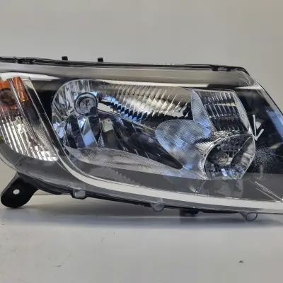 Dacia Sandero II 12-16r PRZEDNIA LAMPA PRAWA PRAWY PRZÓD europa