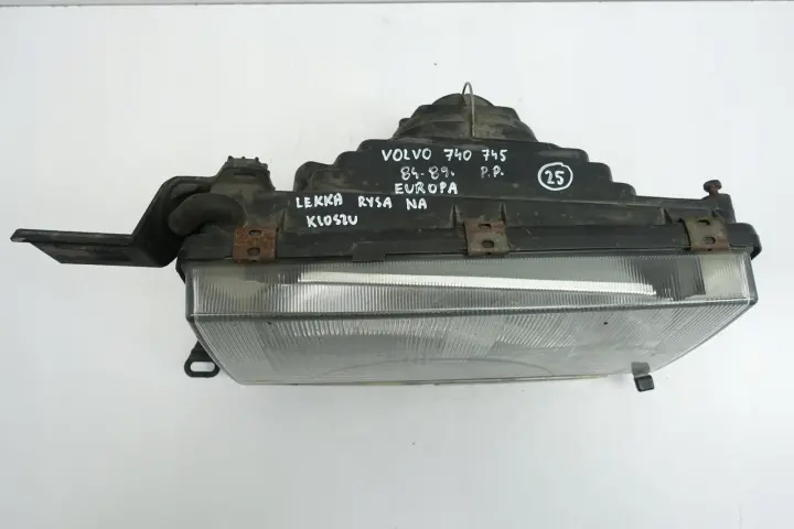 Volvo 740 760 PRZEDNIA LAMPA prawa EUROPA 3 piny