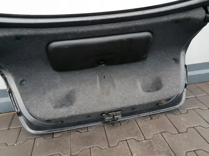 BMW F10 TYLNA KLAPA BAGAŻNIKA TYŁ LAMPY ZAMEK 668