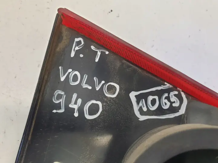 Volvo 940 960 TYLNA LAMPA PRAWA W KLAPĘ prawy tył