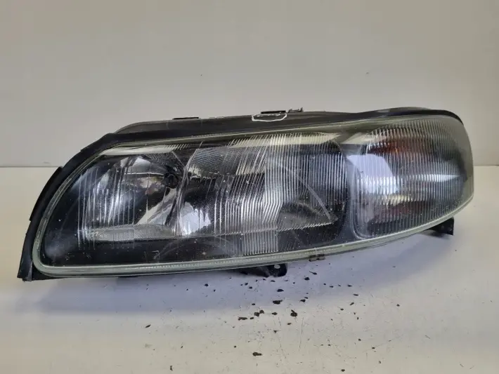 Volvo S60 V70 XC70 II PRZEDNIA LAMPA LEWA lewy przód EUROPA 8693547