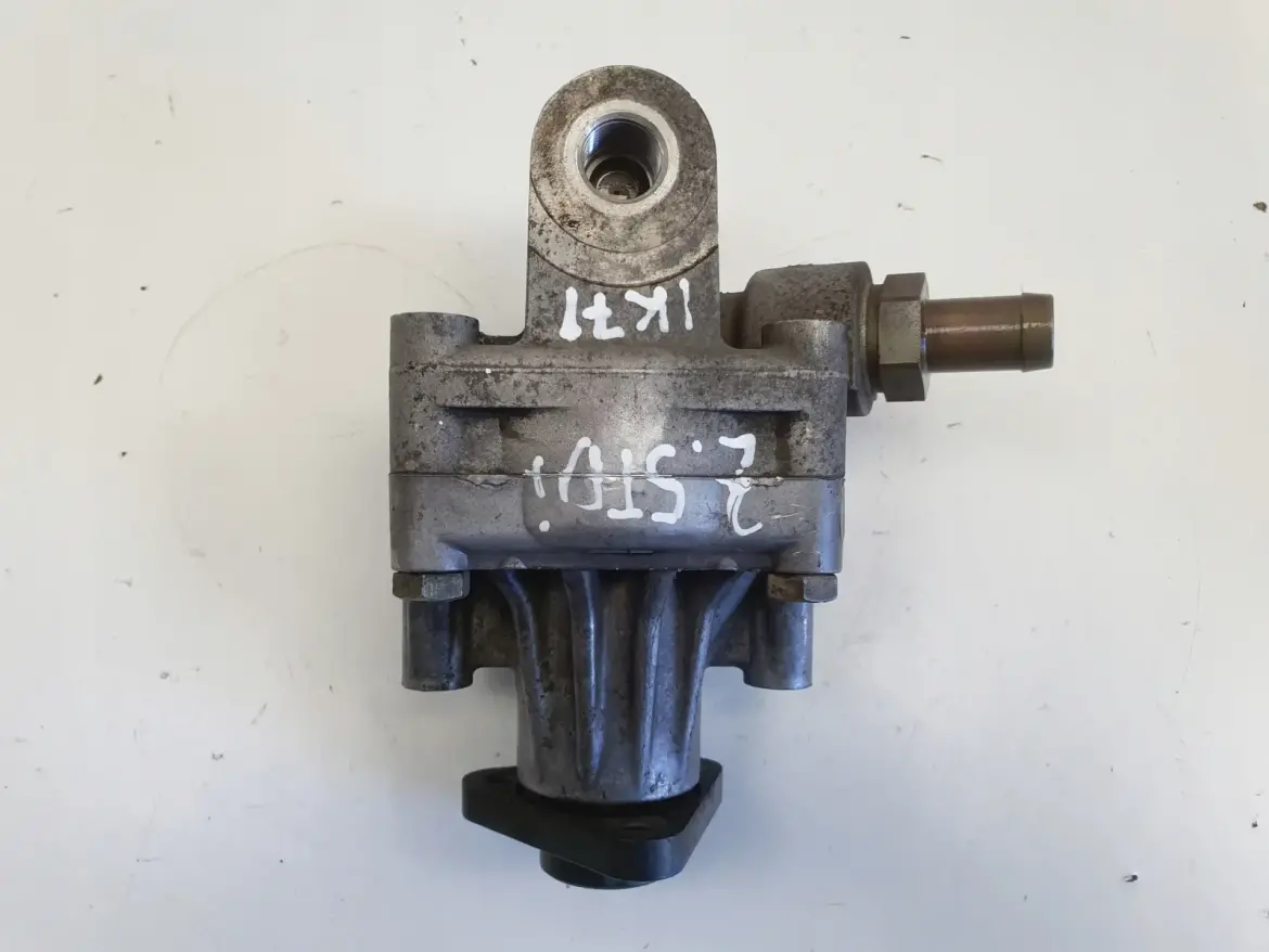 Audi A6 C4 2.5 TDI POMPA WSPOMAGANIA 048145155F
