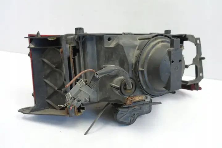 Volvo 740 760 PRZEDNIA LAMPA prawa EUROPA 4 piny