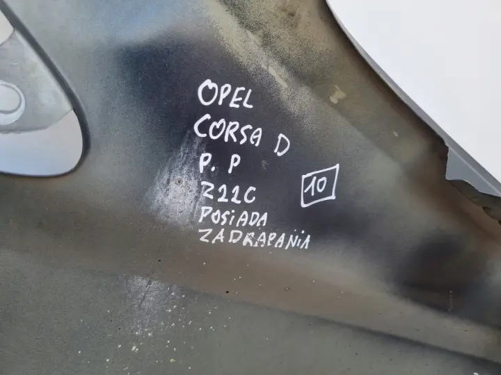Opel Corsa D 06-14r PRZEDNI BŁOTNIK LEWY KIEROWCY czarny Z22C