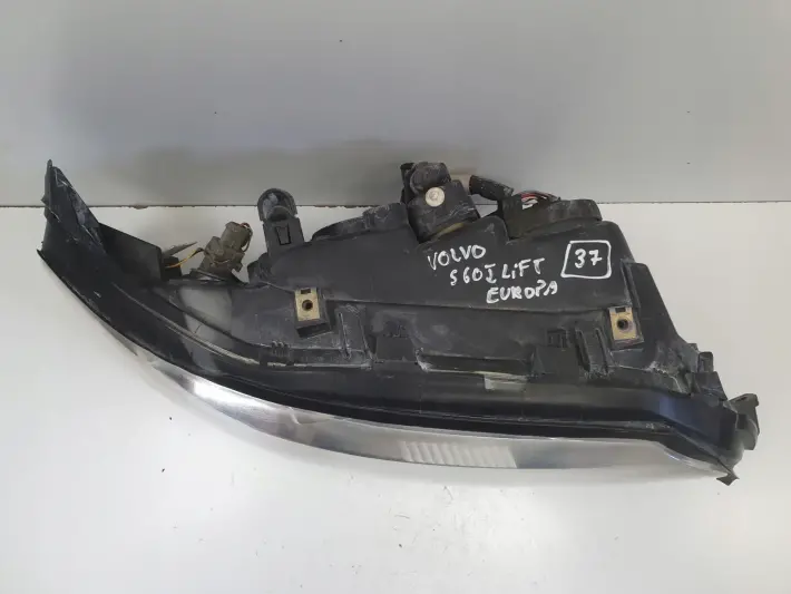 Volvo S60 I V70 II LIFT PRZEDNIA LAMPA PRAWA prawy przód EUROPA 30698826