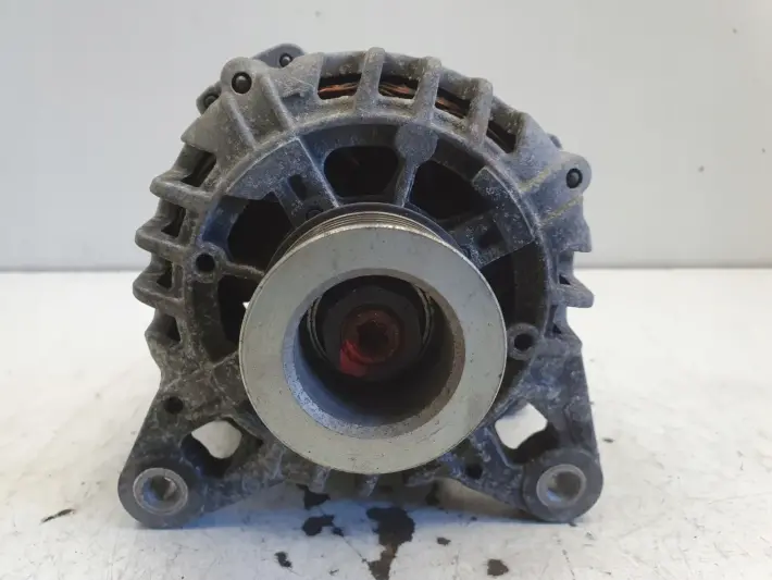 Renault Clio III 1.2 16V ALTERNATOR 8200654541C valeo