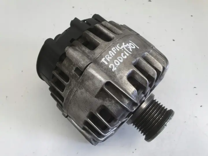 Renault Trafic II Opel Vivaro 2.0 DCI ALTERNATOR valeo 8200404459