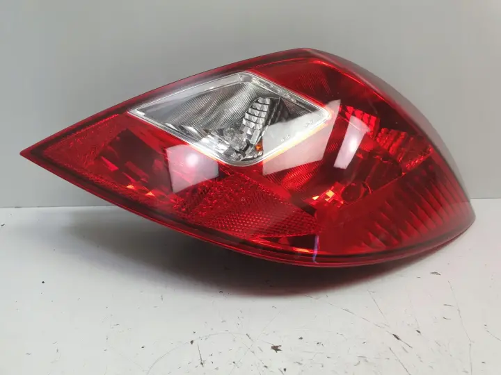 Opel Corsa D 5 drzwi TYLNA LAMPA PRAWA prawy tył pasażera 13269051
