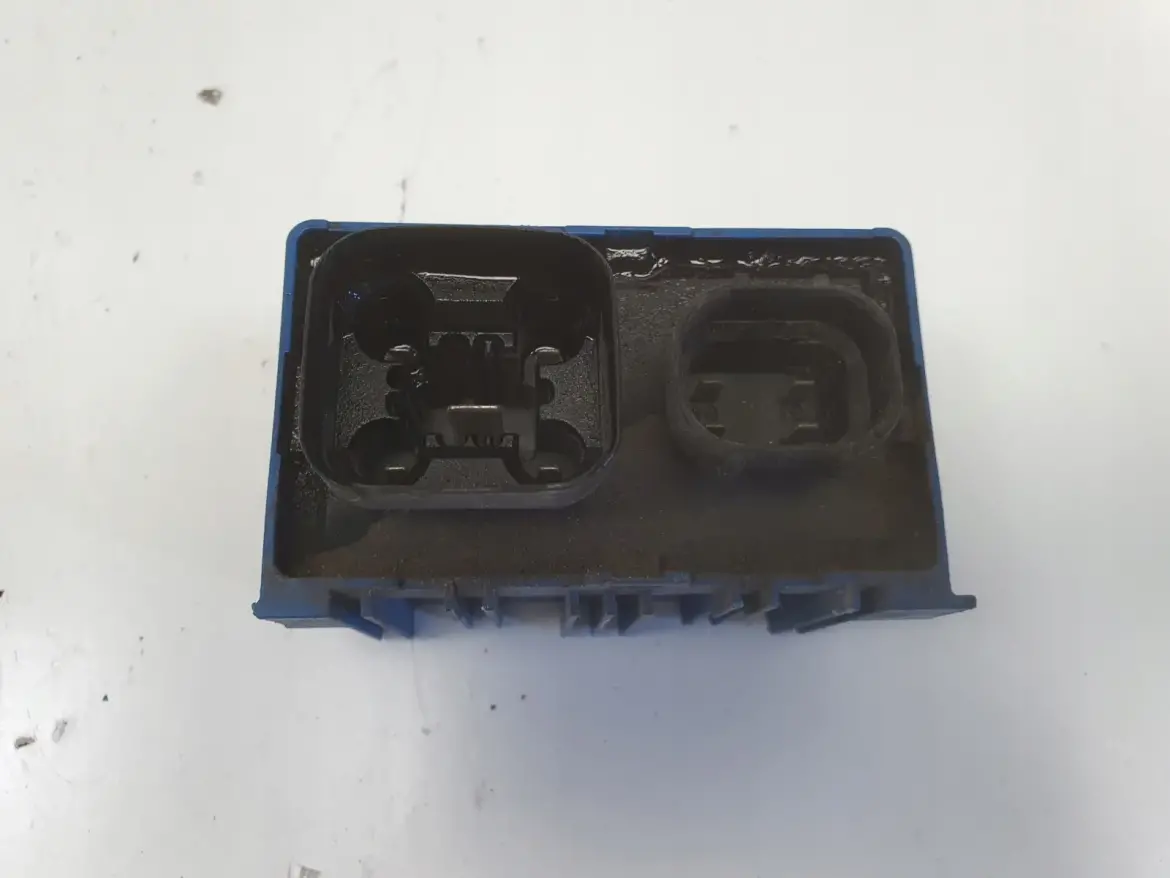 Opel Corsa C D Diesel PRZEKAŹNIK SWIEC ŻAROWYCH 55557760