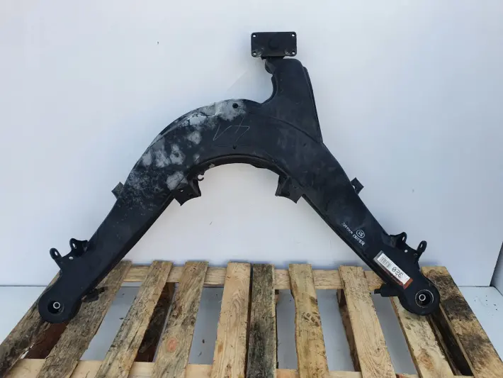 Mercedes W126 SEC BELKA TYLNEGO ZAWIESZENIA Tył