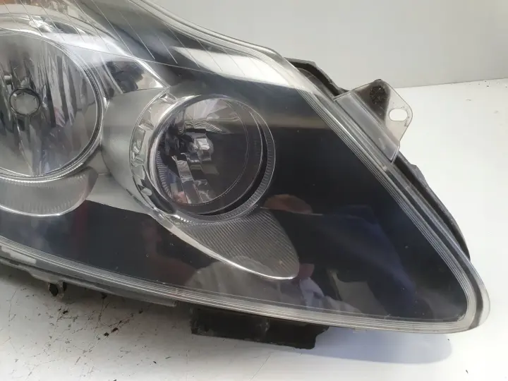 Opel Corsa D PRZEDNIA LAMPA PRAWA prawy przód anglik Ciemny klosz 13217456