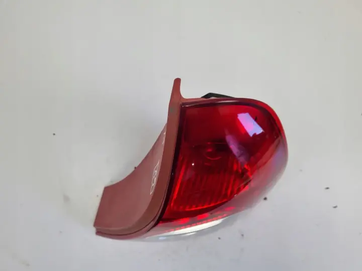 Renault Clio II LIFT 01-05r TYLNIA TYLNA LAMPA PRAWA prawy tył EUROPA