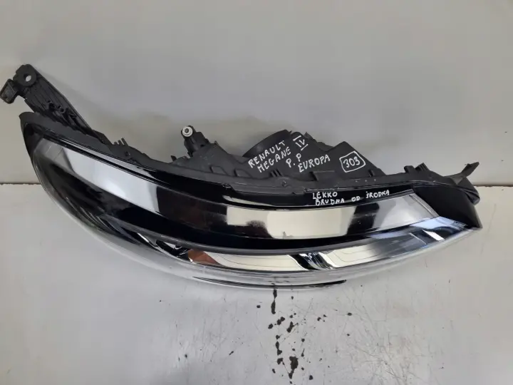 Renault Megane IV 16-20r PRZEDNIA LAMPA PRAWA PRAWY PRZÓD europa 260108478R