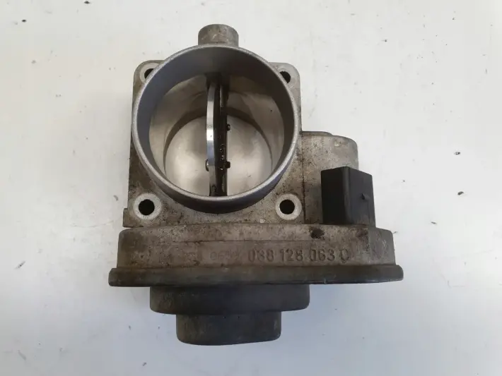 VW Bora 1.9 SDI PRZEPUSTNICA 038128063C