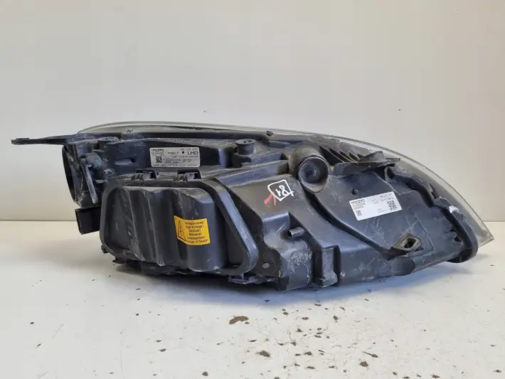 Volvo V40 II PRZEDNIA LAMPA LEWA lewy przód XENON EUROPA 31283332