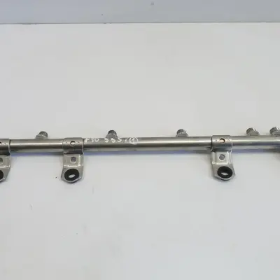 BMW F10 535 3.0 i LISTWA WTRYSKOWA 7628049