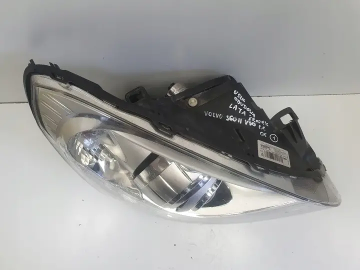 Volvo V60 S60 II PRZEDNIA LAMPA PRAWA prawy przód XENON 31383063