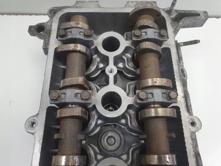 Toyota Yaris III 1.5 HYBRID GŁOWICA CYLINDRÓW