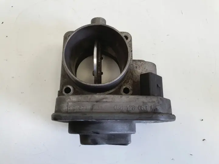 VW Golf IV 1.9 SDI PRZEPUSTNICA 038128063A