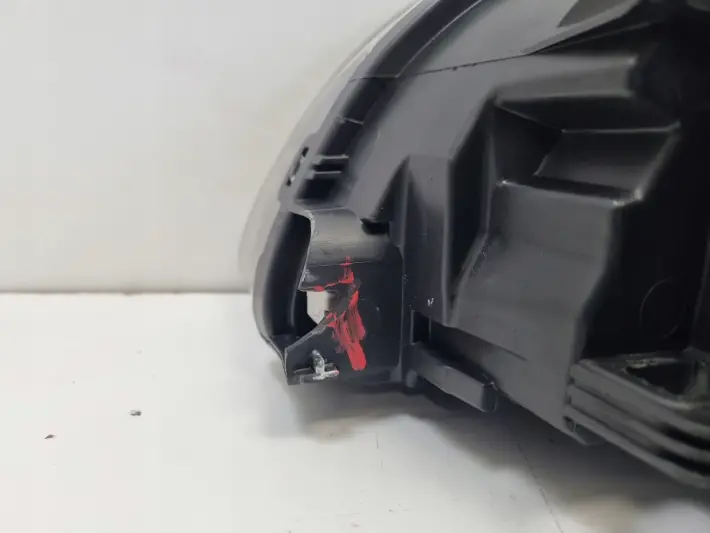 Volvo XC60 13-17r LIFT PRZEDNIA LAMPA PRAWA PRAWY PRZÓD LED europa