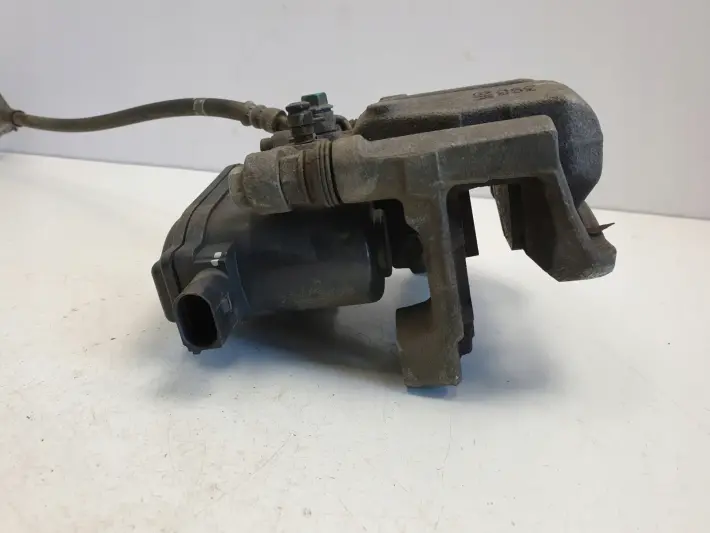 Santa Fe IV 2.2 CRDI LEWY TYLNY ZACISH HAMULCOWY