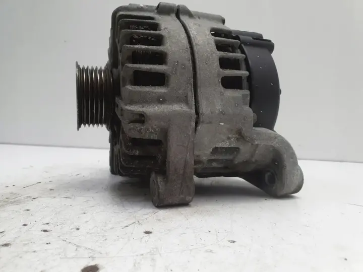 BMW E87 2.0 D ALTERNATOR valeo 7802261 180A