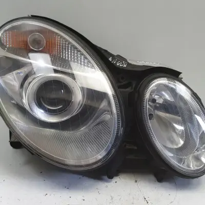 Mercedes W211 02-06 PRZEDNIA LAMPA PRAWA prawy przód anglik 154360-00