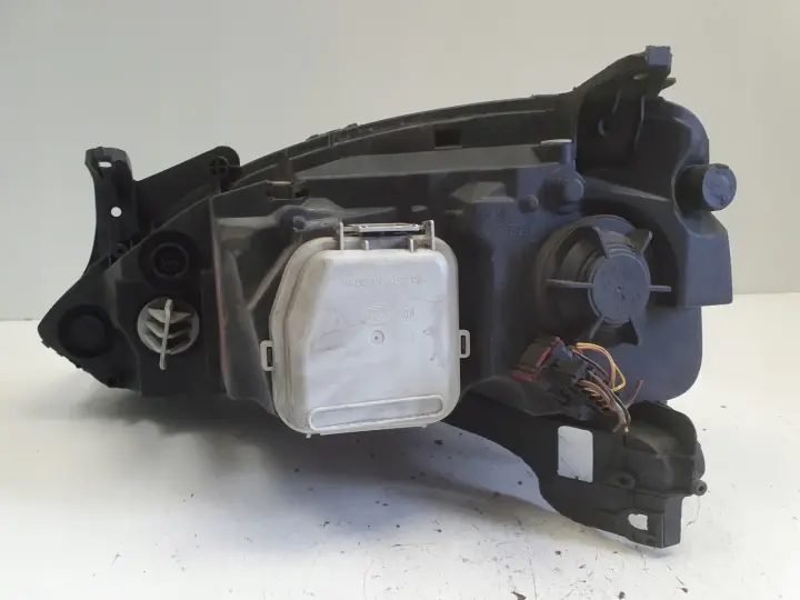 Opel Corsa C lift PRZEDNIA LAMPA PRAWA prawy przód anglik 13100538 0096726