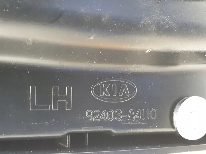 Kia Carens IV TYLNA LAMPA LEWA tył W KLAPE LED