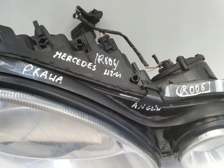 Mercedes W211 02-06 PRZEDNIA LAMPA PRAWA prawy przód anglik 154360-00