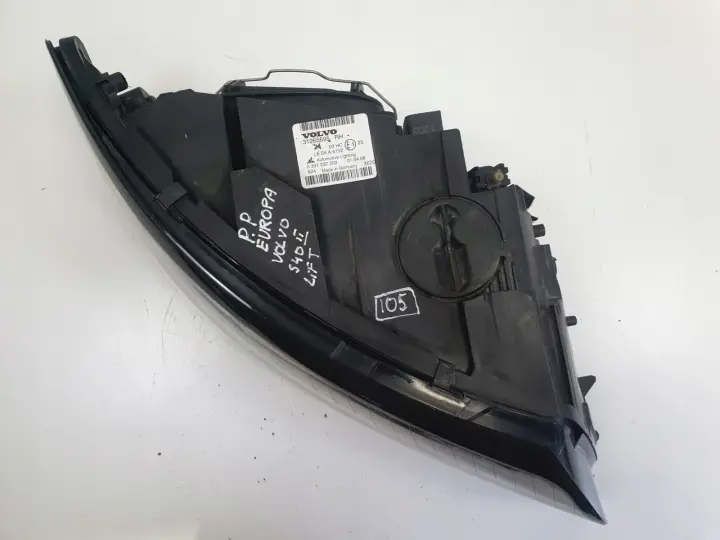 Volvo S40 II V50 LIFT PRZEDNIA LAMPA PRAWA prawy przód 0301237202 31265695