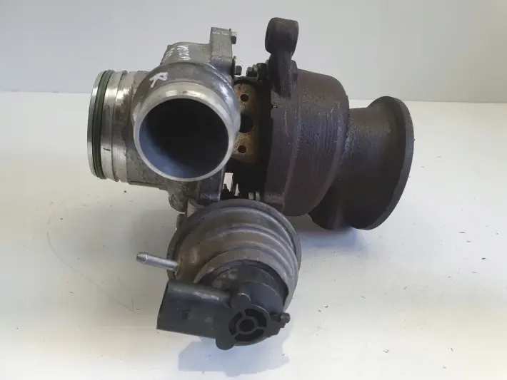 Volvo V40 II 2.0 D3 TURBOSPRĘŻARKA turbo 31380131