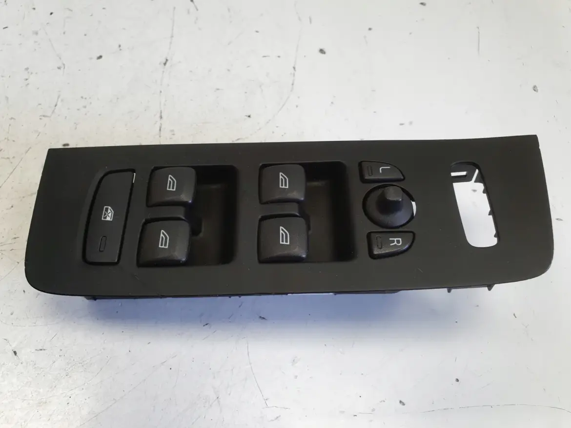 Volvo V40 II LEWY PANEL STEROWANIA SZYBAMI szyb przełącznik 31453232