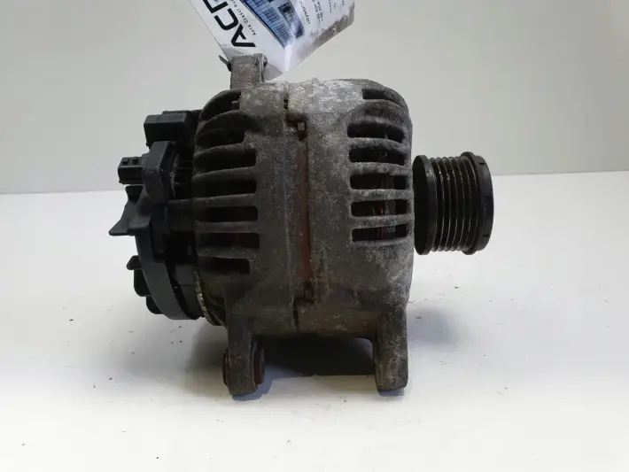 Nissan Qashqai 1.5 DCI ALTERNATOR bosch 0124525081