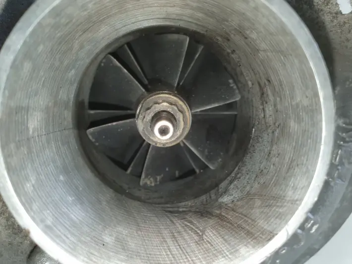 Volvo XC90 2.4 D5 TURBOSPRĘŻARKA 30757079
