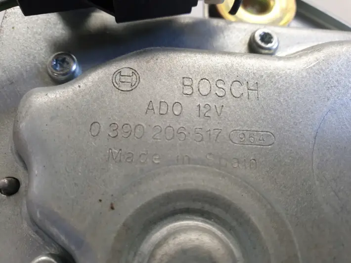 Mitsubishi Carisma SILNICZEK TYLNEJ WYCIERACZKI 0390206517