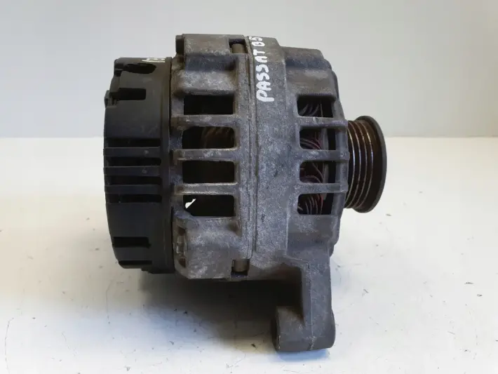 VW Passat B5 1.6 8V ALTERNATOR Valeo