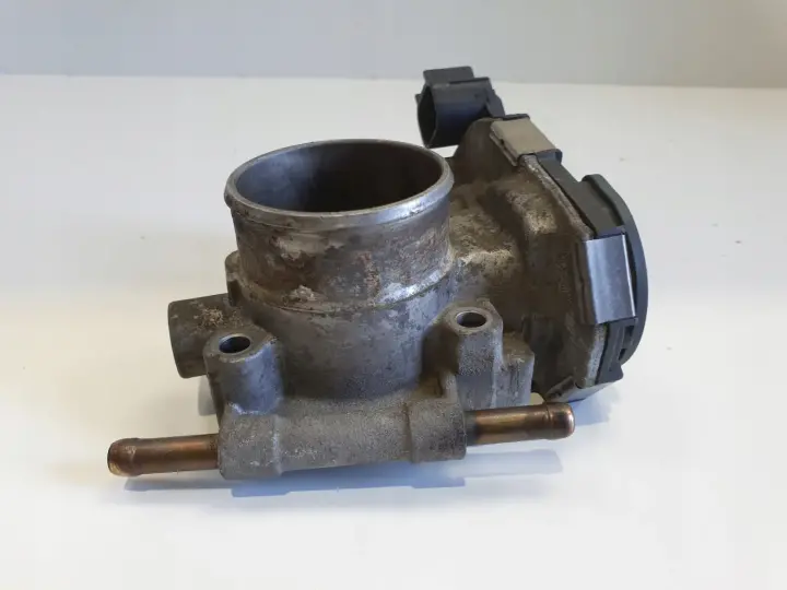 Opel Corsa D 1.0 12V PRZEPUSTNICA 55563385 0280750484
