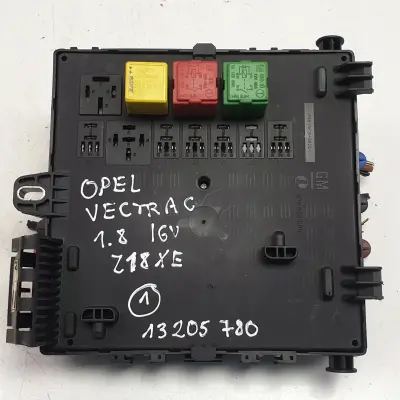 Opel Vectra C SKRZYNKA BEZPIECZNIKÓW 13205780