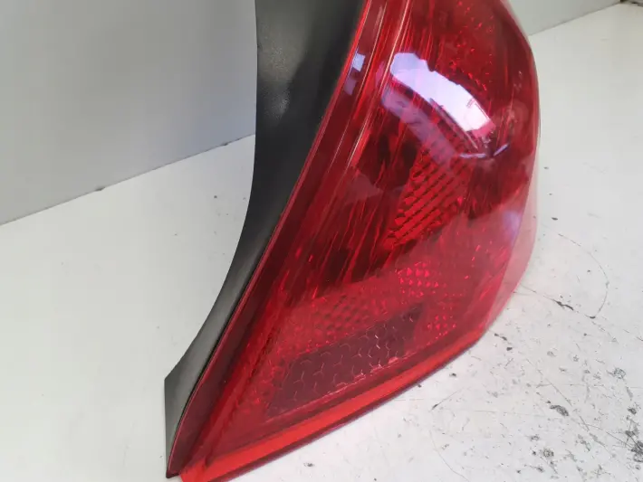 Peugeot 308 HB 07-11r TYLNA LAMPA PRAWA prawy tył pasażera
