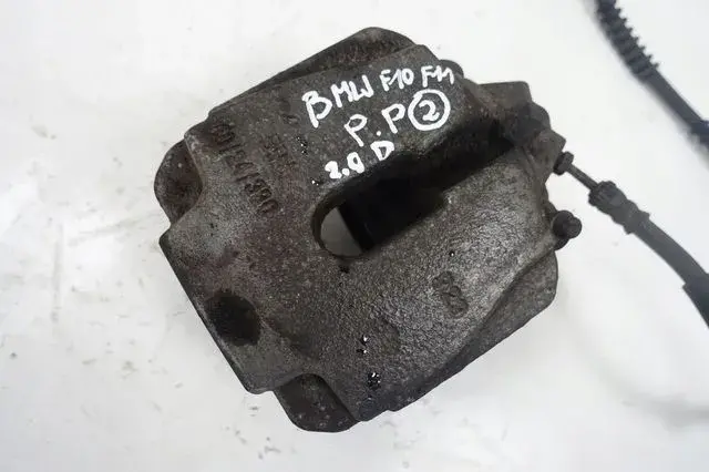 BMW F10 F11 2.0 D PRZEDNI ZACISK HAMULCOWY prawy