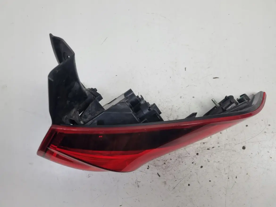 Renault Clio IV KOMBI TYLNIA TYLNA LAMPA PRAWA prawy tył 265507408R