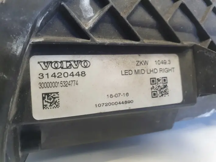 Volvo V40 II XC40 LIFT PRZEDNIA LAMPA PRAWA prawy przód LED 31420448