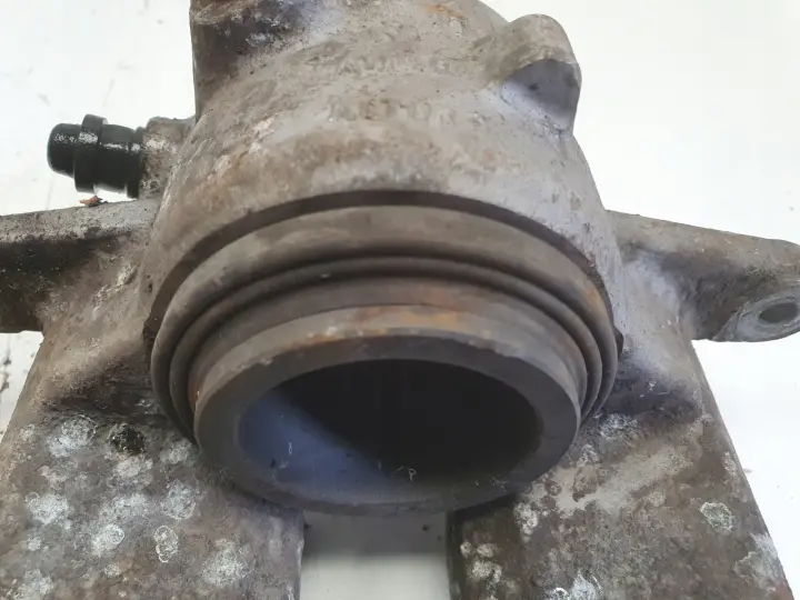 Mercedes W204 PRZEDNI ZACISK HAMULCOWY prawy przód PASAŻERA 295x28