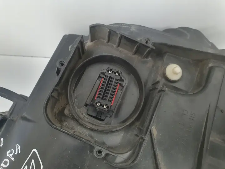 Volvo V60 S60 II LIFT PRZEDNIA LAMPA LEWA lewy przód XENON SKRĘTNY 31353284