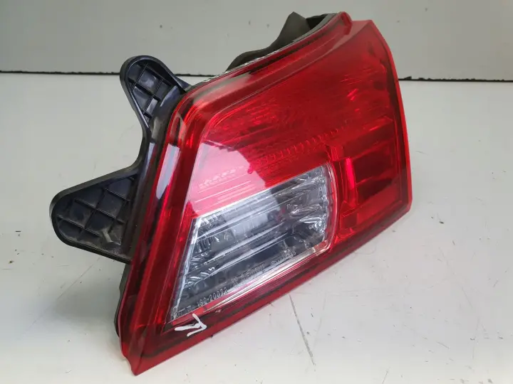 Subaru Legacy V kombi TYLNA LAMPA PRAWA prawy tył pasażera w klapę