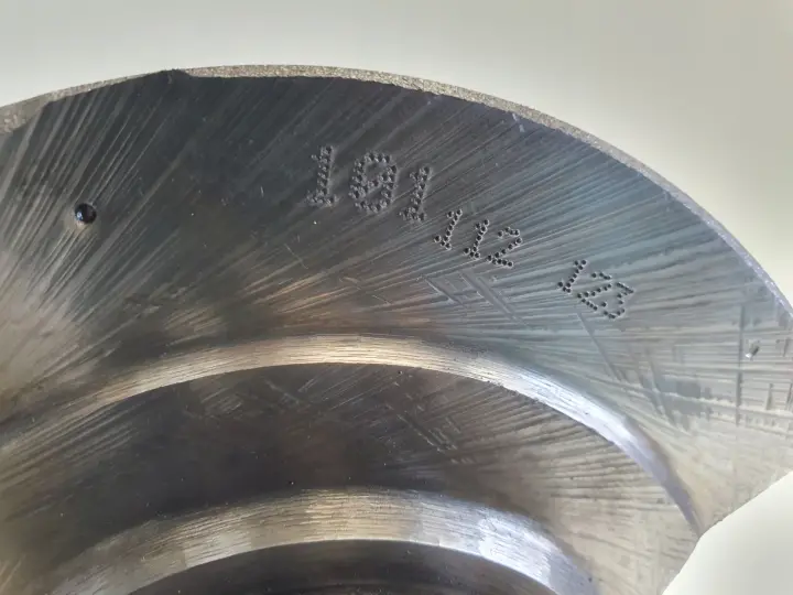 Volvo S40 II V50 2.0 D WAŁ KORBOWY 30725118 D4204T