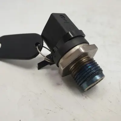 BMW E90 E91 2.0 D CZUJNIK PALIWA zawór 0281002869