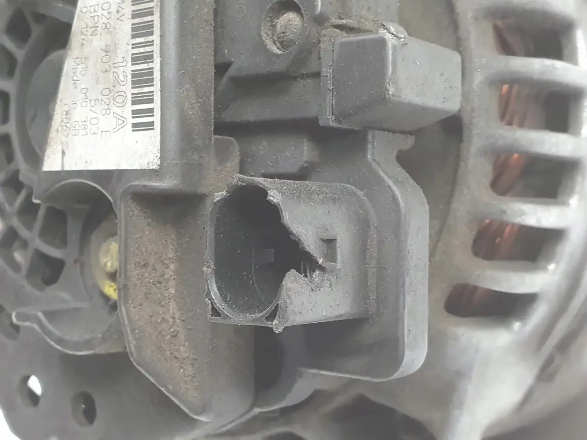 Seat Ibiza II III 1.9 TDI ALTERNATOR Bosch 028903028E 120A