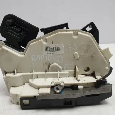 Skoda Rapid ZAMEK DRZWI prawy przód PASAŻERA Europ